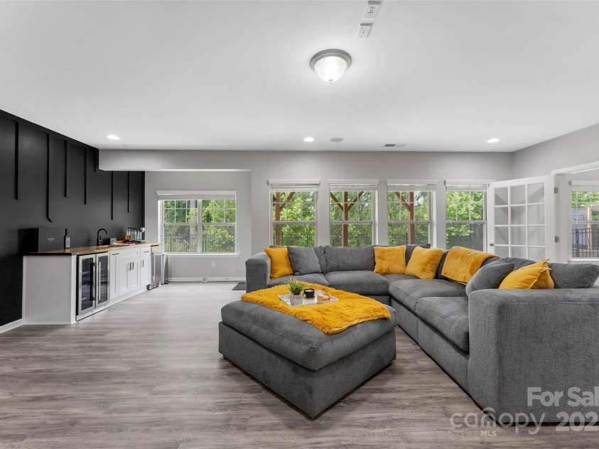 15416 Oleander Drive, Charlotte, NC 28278.  MLS# CAR4264789, YatesRealty ID 16580. Basement