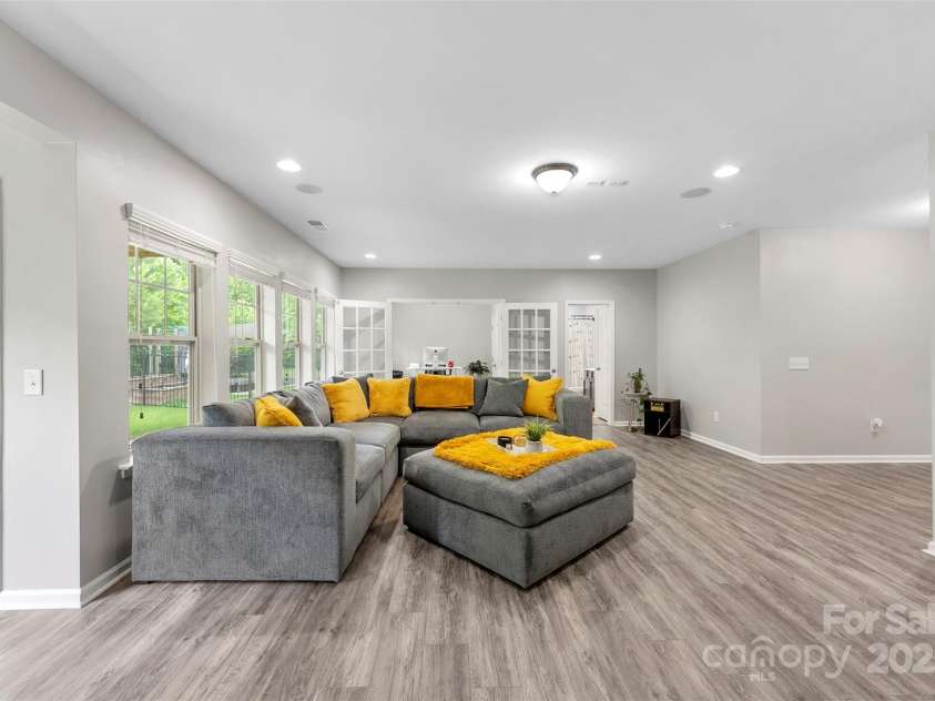 15416 Oleander Drive, Charlotte, NC 28278.  MLS# CAR4264789, YatesRealty ID 16580. Basement