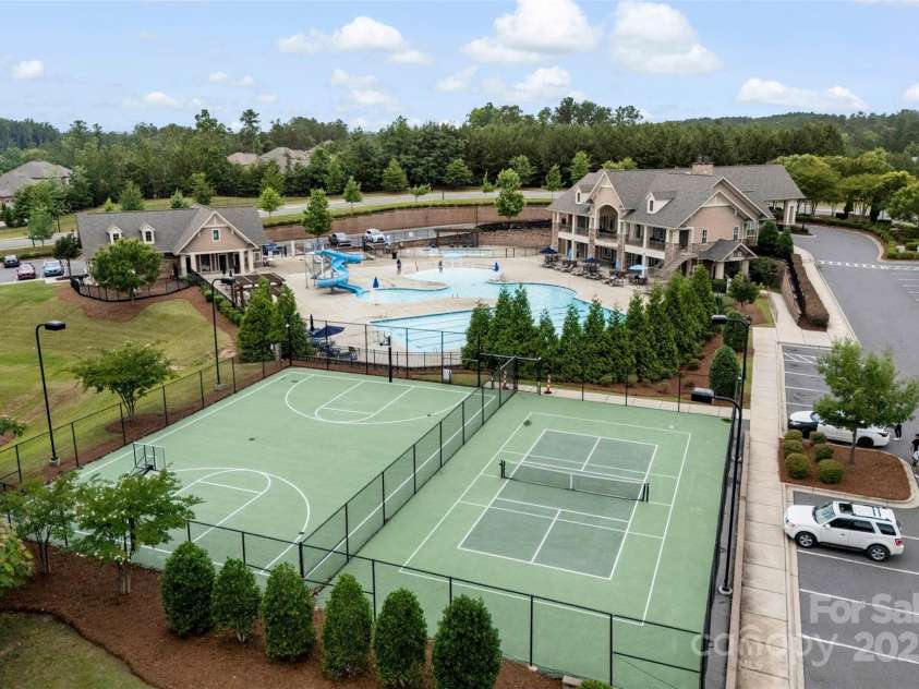 15416 Oleander Drive, Charlotte, NC 28278.  MLS# CAR4264789, YatesRealty ID 16580. Community Clubhouse