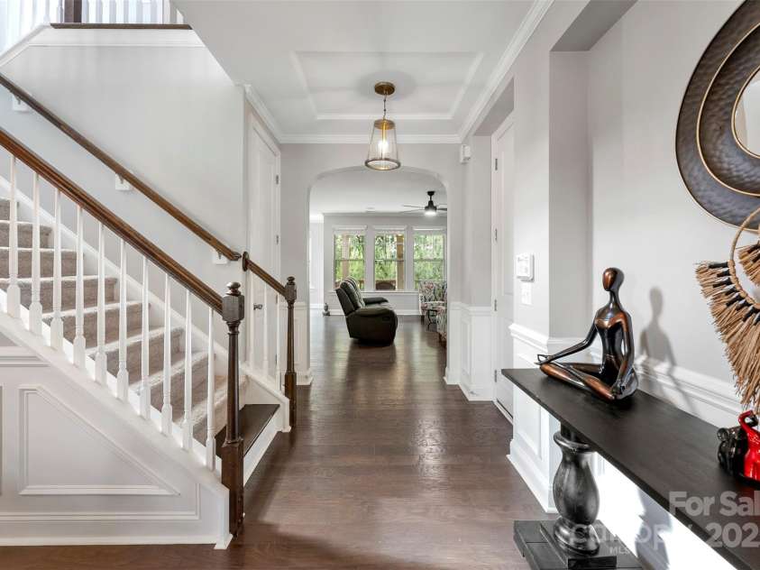15416 Oleander Drive, Charlotte, NC 28278.  MLS# CAR4264789, YatesRealty ID 16580. Foyer