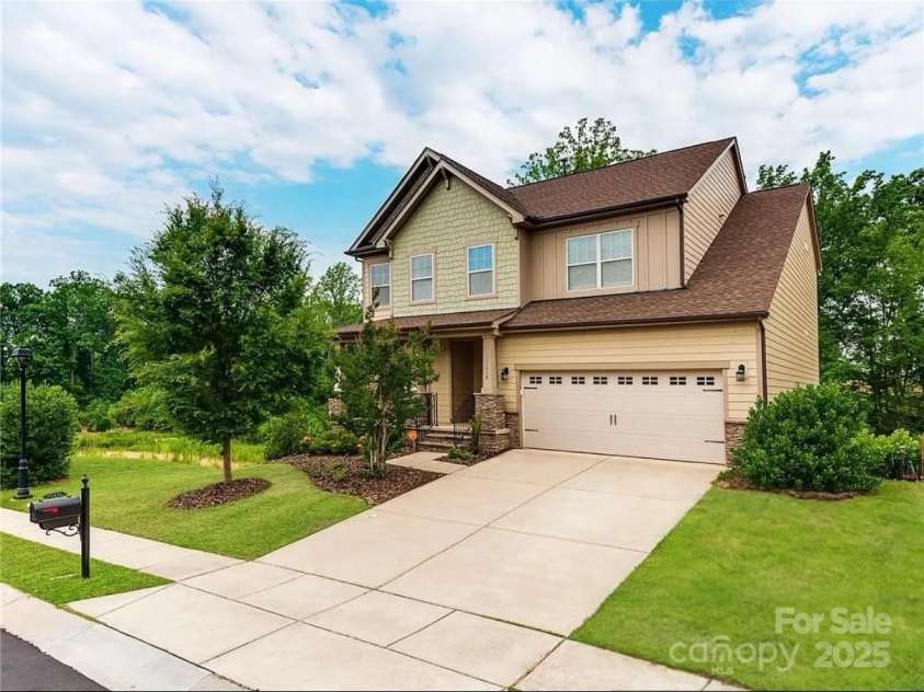 15416 Oleander Drive, Charlotte, NC 28278.  MLS# CAR4264789, YatesRealty ID 16580. Front of home