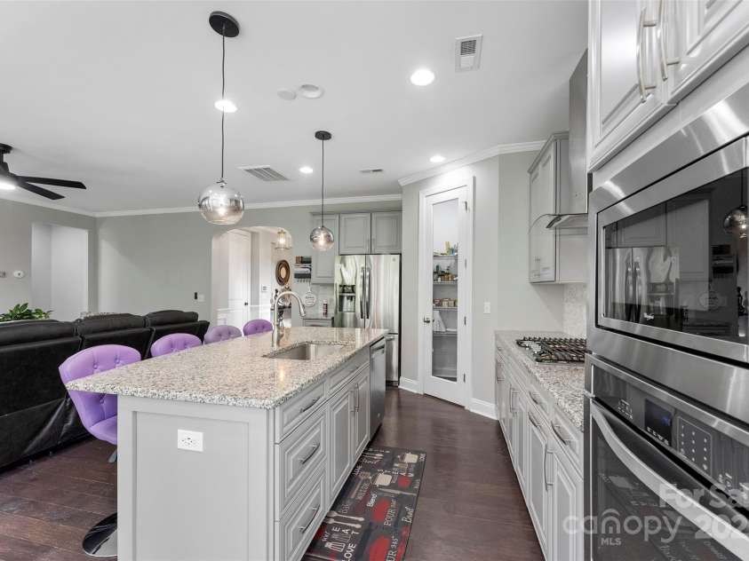 15416 Oleander Drive, Charlotte, NC 28278.  MLS# CAR4264789, YatesRealty ID 16580. Kitchen