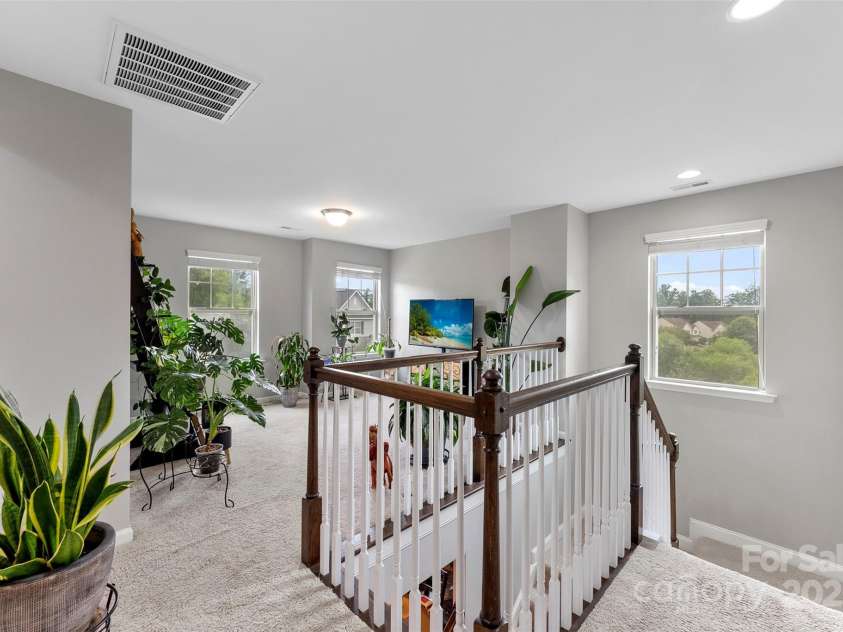 15416 Oleander Drive, Charlotte, NC 28278.  MLS# CAR4264789, YatesRealty ID 16580. Loft