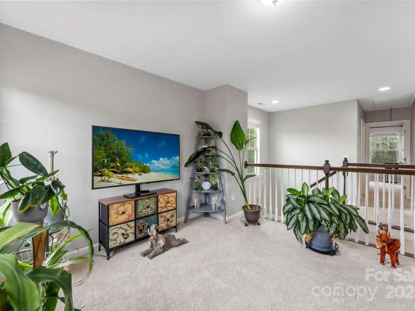 15416 Oleander Drive, Charlotte, NC 28278.  MLS# CAR4264789, YatesRealty ID 16580. Loft