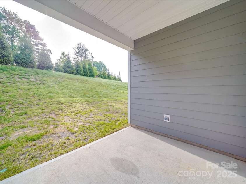 4142 Longmore Lane, Kannapolis, NC 28081.  MLS# CAR4250783, YatesRealty ID 16582. 