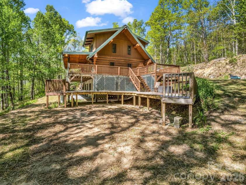 170 Old Mountain Pass, Hendersonville, NC 28792.  MLS# CAR4373268, YatesRealty ID 16583. 