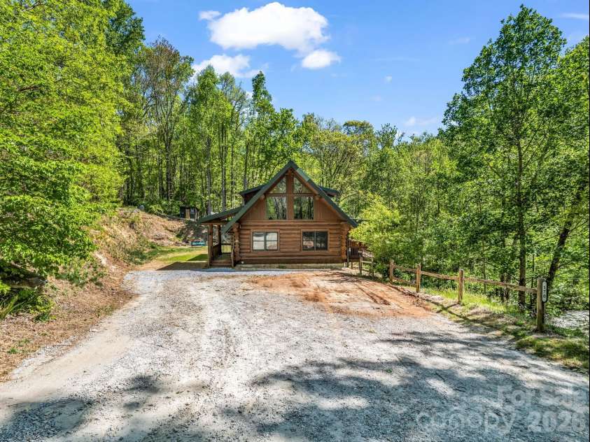 170 Old Mountain Pass, Hendersonville, NC 28792.  MLS# CAR4373268, YatesRealty ID 16583. 