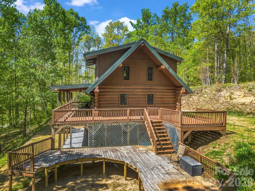 170 Old Mountain Pass, Hendersonville, NC 28792.  MLS# CAR4373268, YatesRealty ID 16583. 