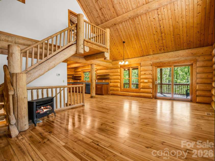 170 Old Mountain Pass, Hendersonville, NC 28792.  MLS# CAR4373268, YatesRealty ID 16583. 