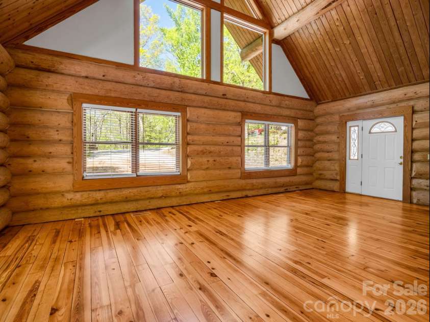 170 Old Mountain Pass, Hendersonville, NC 28792.  MLS# CAR4373268, YatesRealty ID 16583. 