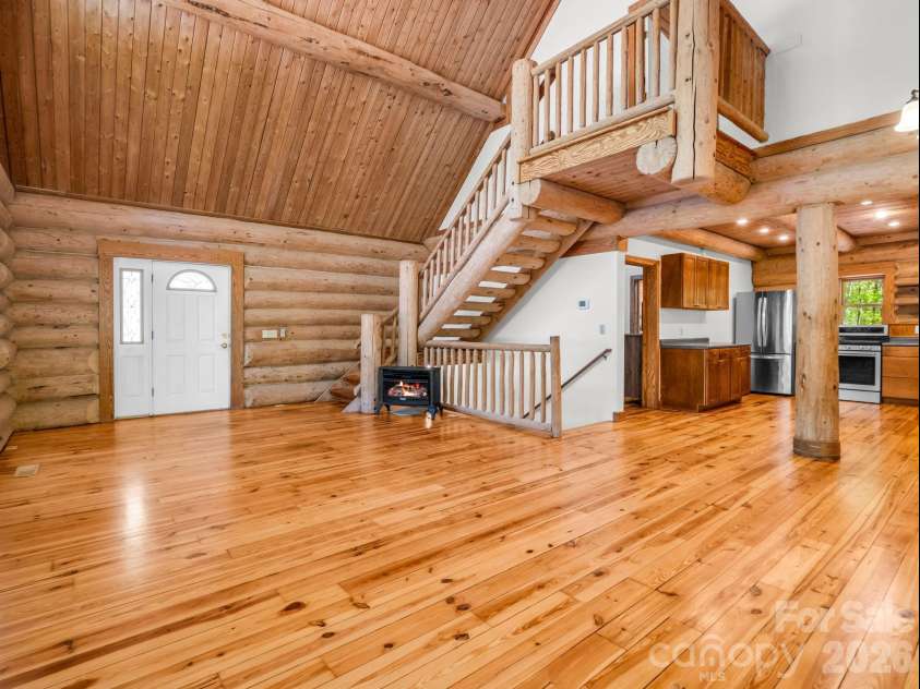 170 Old Mountain Pass, Hendersonville, NC 28792.  MLS# CAR4373268, YatesRealty ID 16583. 