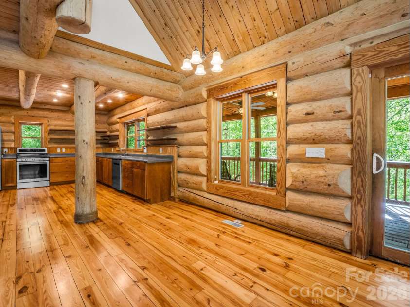 170 Old Mountain Pass, Hendersonville, NC 28792.  MLS# CAR4373268, YatesRealty ID 16583. 