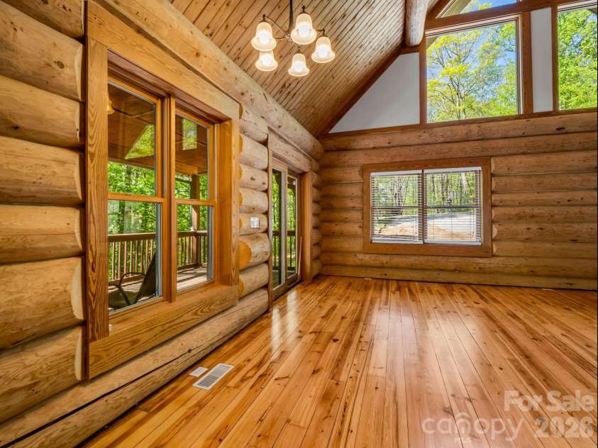 170 Old Mountain Pass, Hendersonville, NC 28792.  MLS# CAR4373268, YatesRealty ID 16583. 
