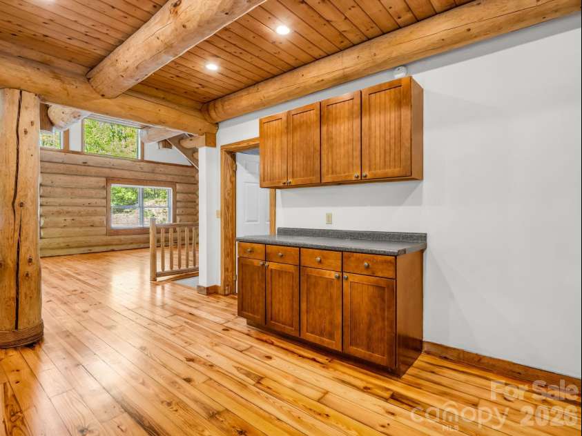 170 Old Mountain Pass, Hendersonville, NC 28792.  MLS# CAR4373268, YatesRealty ID 16583. 