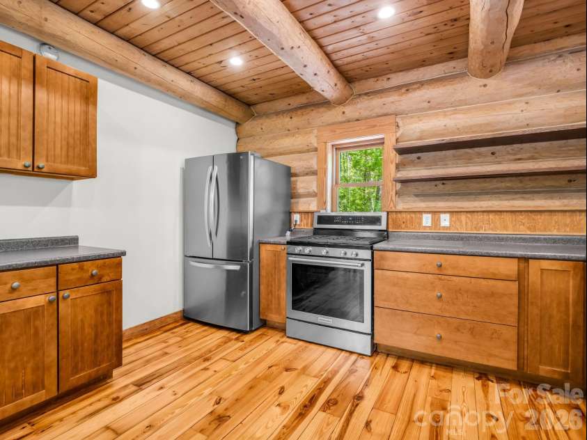 170 Old Mountain Pass, Hendersonville, NC 28792.  MLS# CAR4373268, YatesRealty ID 16583. 