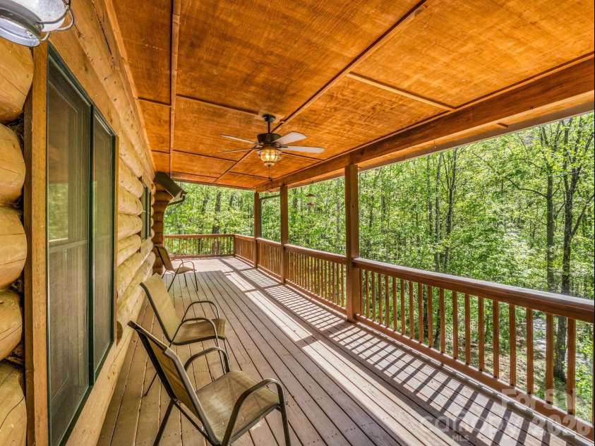 170 Old Mountain Pass, Hendersonville, NC 28792.  MLS# CAR4373268, YatesRealty ID 16583. 