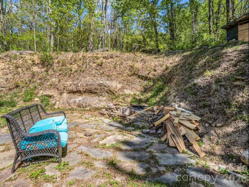 170 Old Mountain Pass, Hendersonville, NC 28792.  MLS# CAR4373268, YatesRealty ID 16583. 
