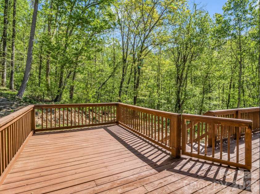 170 Old Mountain Pass, Hendersonville, NC 28792.  MLS# CAR4373268, YatesRealty ID 16583. 