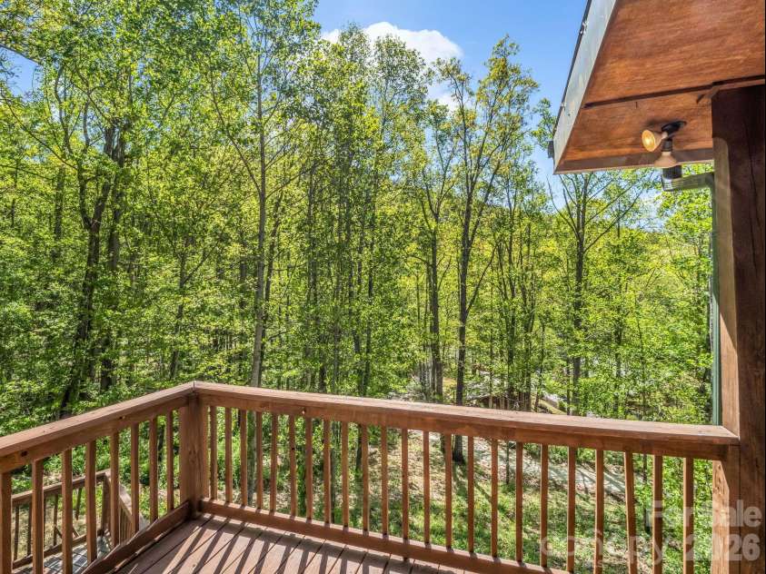 170 Old Mountain Pass, Hendersonville, NC 28792.  MLS# CAR4373268, YatesRealty ID 16583. 