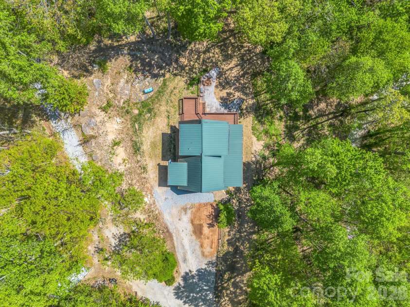 170 Old Mountain Pass, Hendersonville, NC 28792.  MLS# CAR4373268, YatesRealty ID 16583. 