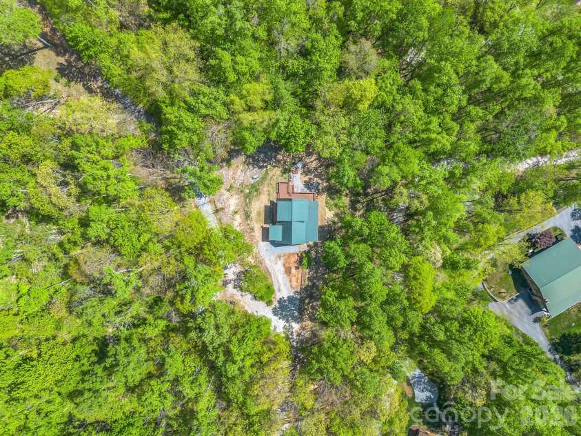 170 Old Mountain Pass, Hendersonville, NC 28792.  MLS# CAR4373268, YatesRealty ID 16583. 