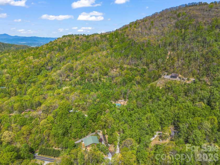 170 Old Mountain Pass, Hendersonville, NC 28792.  MLS# CAR4373268, YatesRealty ID 16583. 