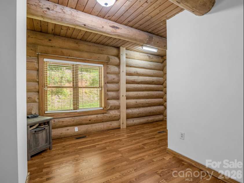 170 Old Mountain Pass, Hendersonville, NC 28792.  MLS# CAR4373268, YatesRealty ID 16583. 