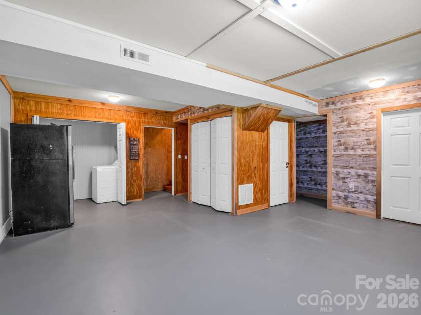 170 Old Mountain Pass, Hendersonville, NC 28792.  MLS# CAR4373268, YatesRealty ID 16583. 