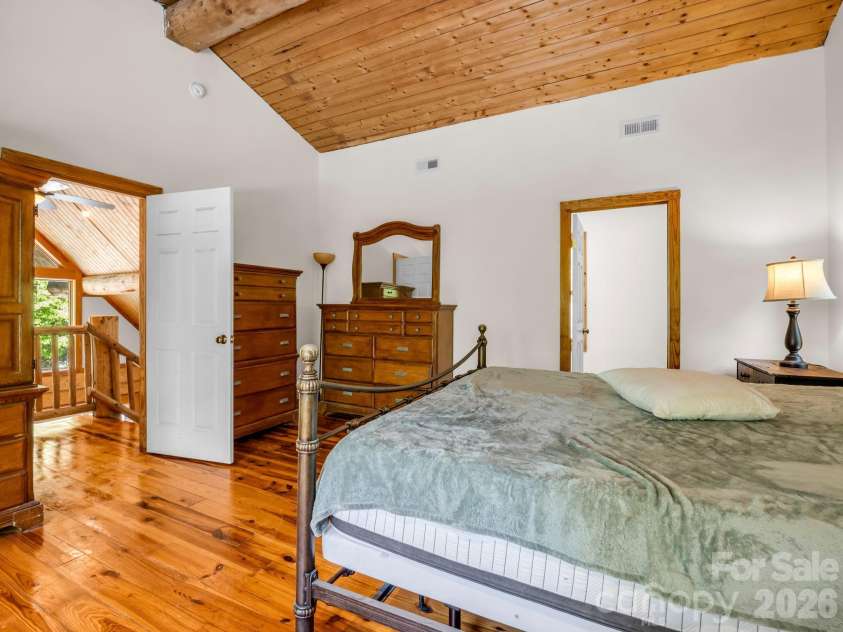 170 Old Mountain Pass, Hendersonville, NC 28792.  MLS# CAR4373268, YatesRealty ID 16583. 
