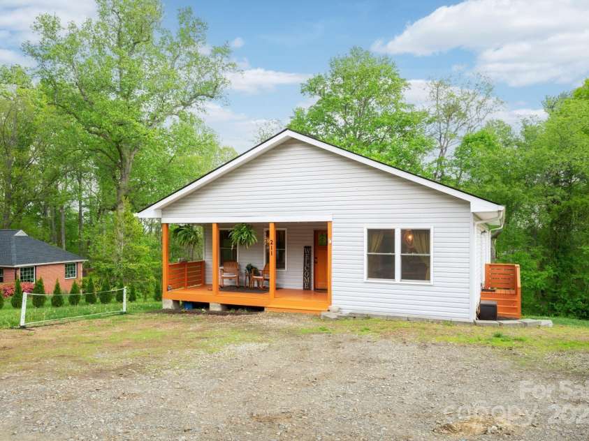 211 Sidewinder Lane, Asheville, NC 28806.  MLS# CAR4252995, YatesRealty ID 16583. 