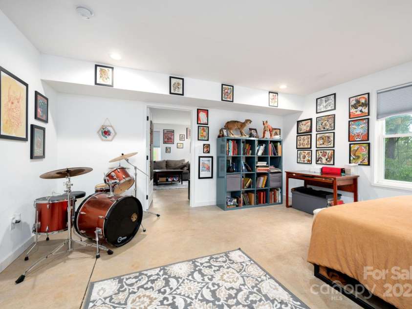 211 Sidewinder Lane, Asheville, NC 28806.  MLS# CAR4252995, YatesRealty ID 16583. 