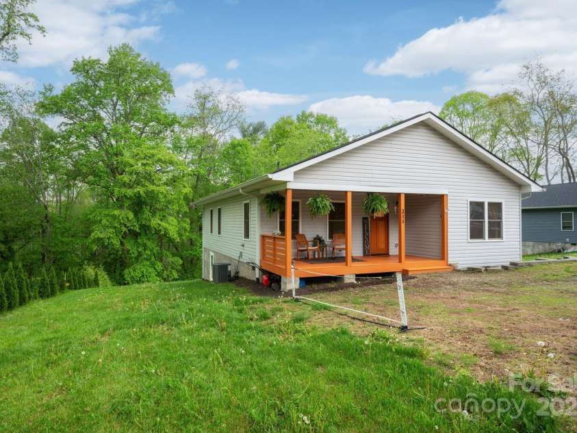 211 Sidewinder Lane, Asheville, NC 28806.  MLS# CAR4252995, YatesRealty ID 16583. 