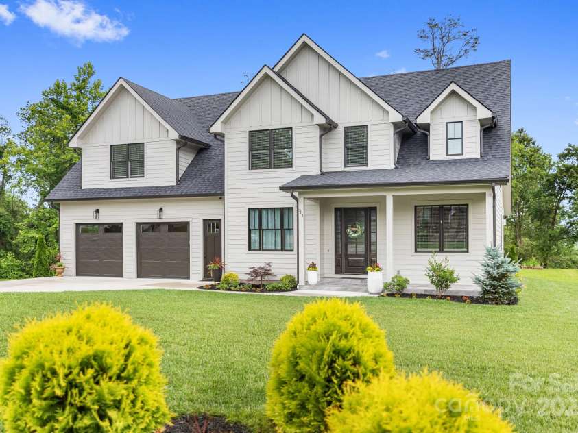 301 Rockbridge Road, Mills River, NC 28759.  MLS# CAR4265913, YatesRealty ID 16585. Front of House