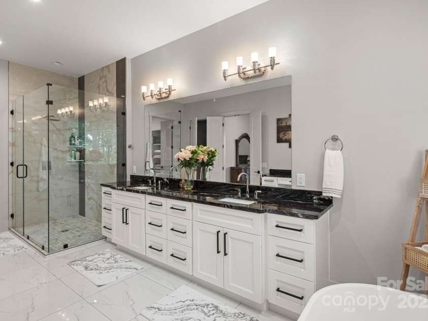 301 Rockbridge Road, Mills River, NC 28759.  MLS# CAR4265913, YatesRealty ID 16585. Master Bath