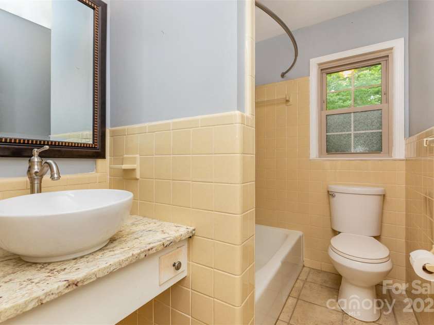 2631 Ivey Church Road, Lincolnton, NC 28092.  MLS# CAR4266027, YatesRealty ID 16586. Hall bath