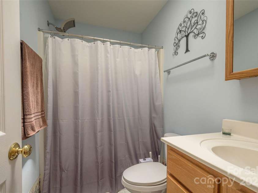 174 Allen Paul Drive, Hendersonville, NC 28791.  MLS# CAR4261580, YatesRealty ID 16587. Guest Bathroom