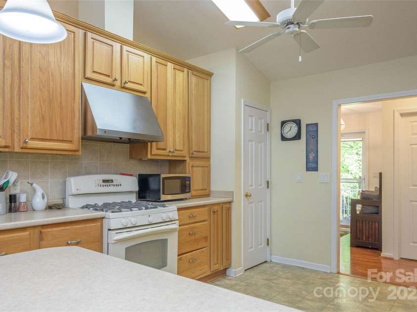 174 Allen Paul Drive, Hendersonville, NC 28791.  MLS# CAR4261580, YatesRealty ID 16587. Kitchen