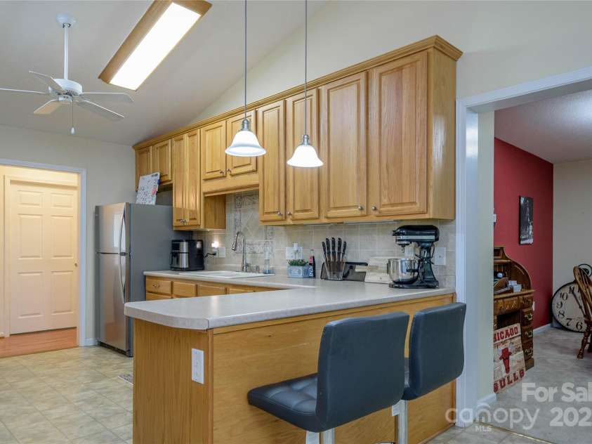 174 Allen Paul Drive, Hendersonville, NC 28791.  MLS# CAR4261580, YatesRealty ID 16587. Kitchen