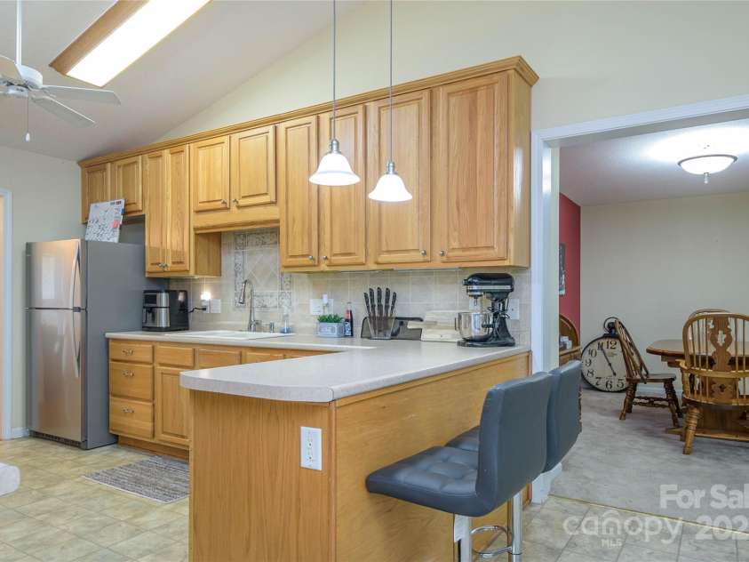 174 Allen Paul Drive, Hendersonville, NC 28791.  MLS# CAR4261580, YatesRealty ID 16587. Kitchen