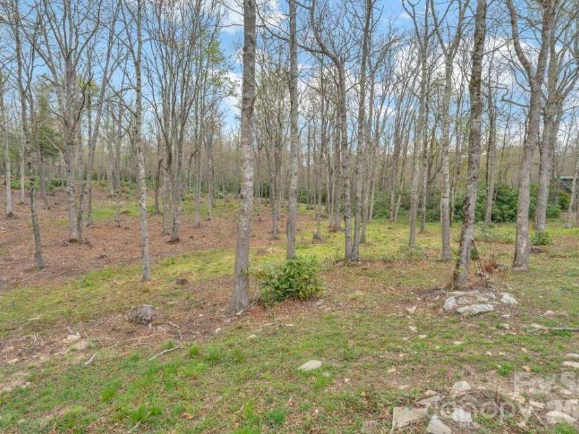 811 Linhigh Drive, Newland, NC 28657.  MLS# CAR4375942, YatesRealty ID 16592. 