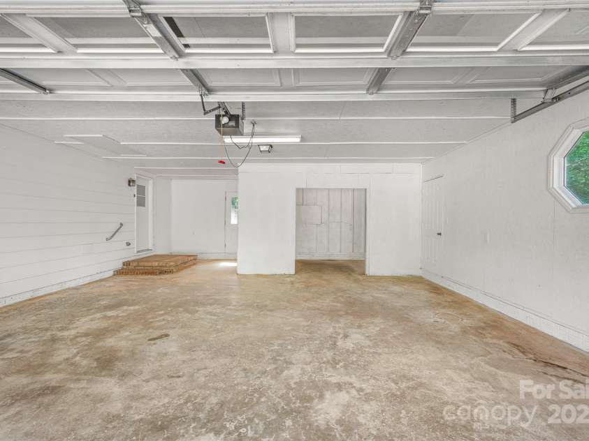 144 Stoneybrook Road, Salisbury, NC 28147.  MLS# CAR4263157, YatesRealty ID 16594. 804 sq ft garage