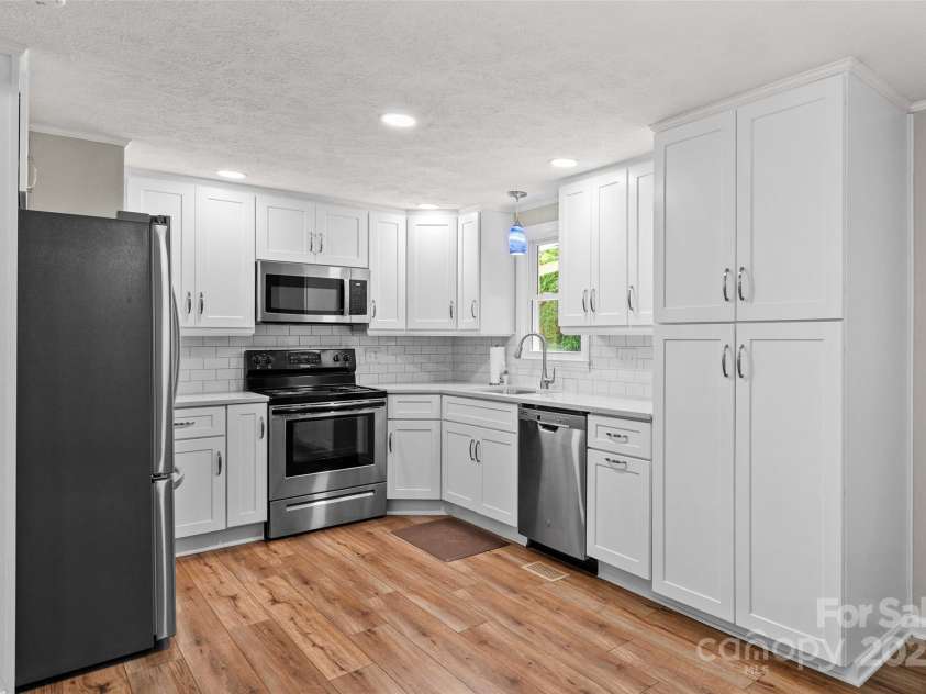 144 Stoneybrook Road, Salisbury, NC 28147.  MLS# CAR4263157, YatesRealty ID 16594. Kitchen