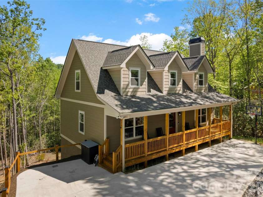 233 Arcadia Falls Way, Black Mountain, NC 28711.  MLS# CAR4375921, YatesRealty ID 16595. 