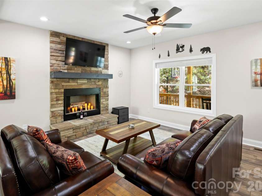 233 Arcadia Falls Way, Black Mountain, NC 28711.  MLS# CAR4375921, YatesRealty ID 16595. 