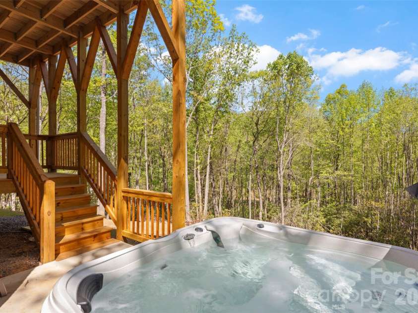 233 Arcadia Falls Way, Black Mountain, NC 28711.  MLS# CAR4375921, YatesRealty ID 16595. 