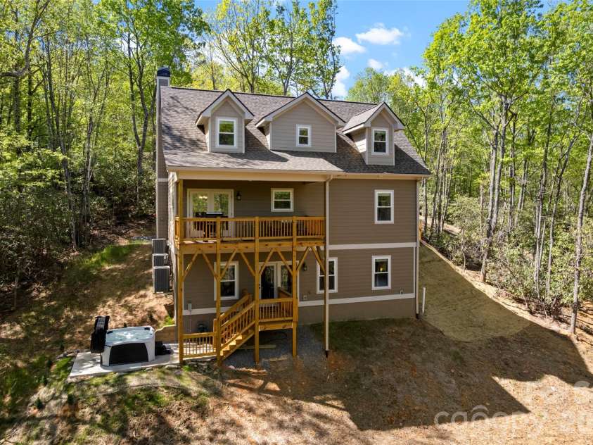 233 Arcadia Falls Way, Black Mountain, NC 28711.  MLS# CAR4375921, YatesRealty ID 16595. 