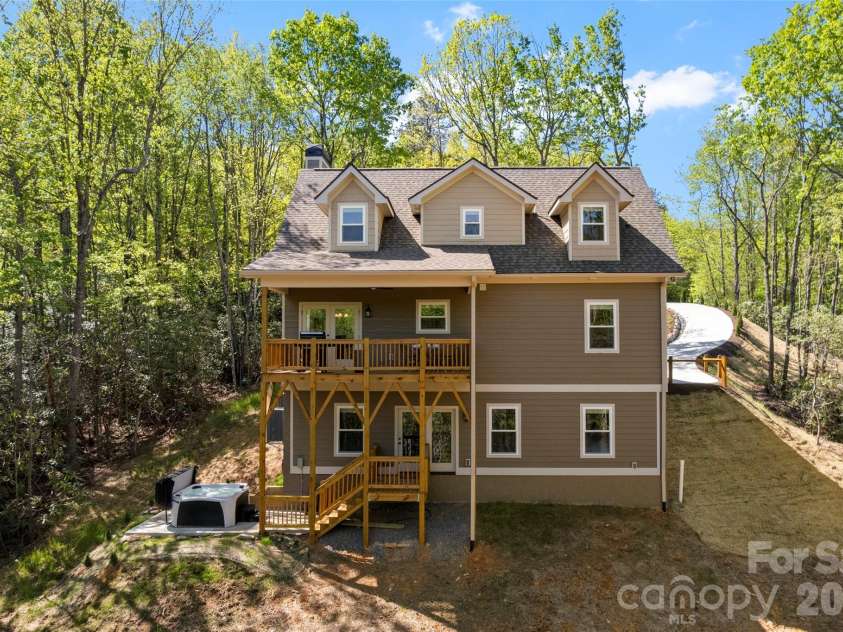 233 Arcadia Falls Way, Black Mountain, NC 28711.  MLS# CAR4375921, YatesRealty ID 16595. 