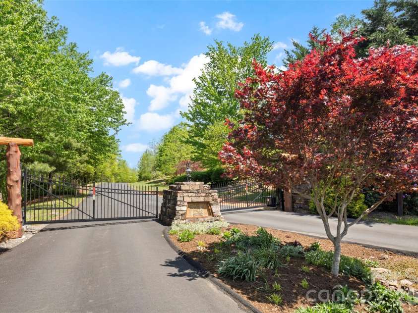 233 Arcadia Falls Way, Black Mountain, NC 28711.  MLS# CAR4375921, YatesRealty ID 16595. 