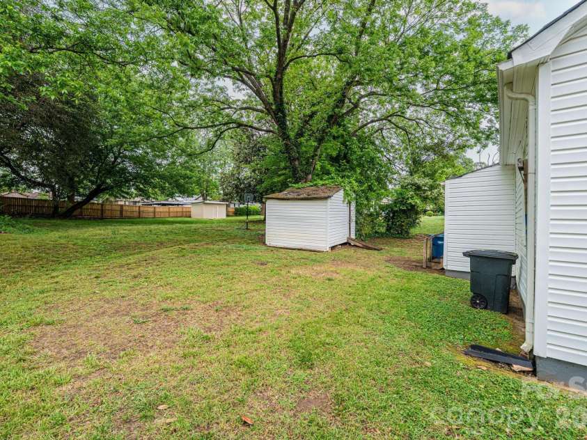 1725 8th Avenue, Hickory, NC 28601.  MLS# CAR4375956, YatesRealty ID 16596. 