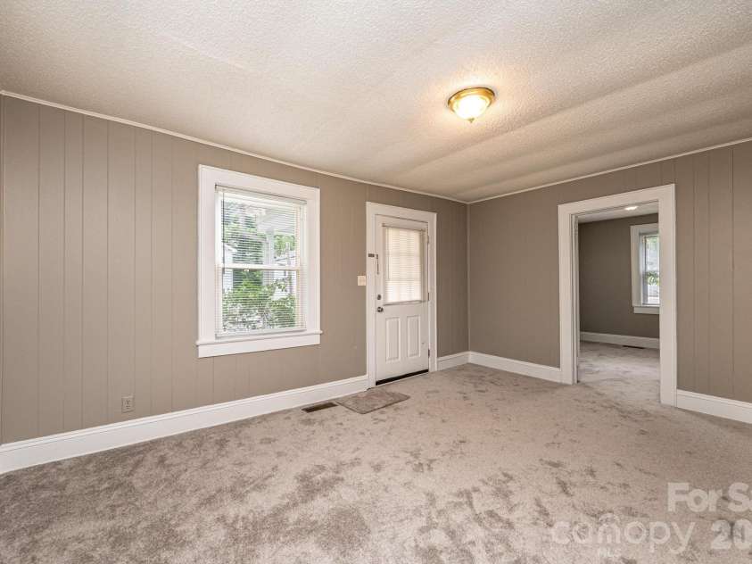 1725 8th Avenue, Hickory, NC 28601.  MLS# CAR4375956, YatesRealty ID 16596. 